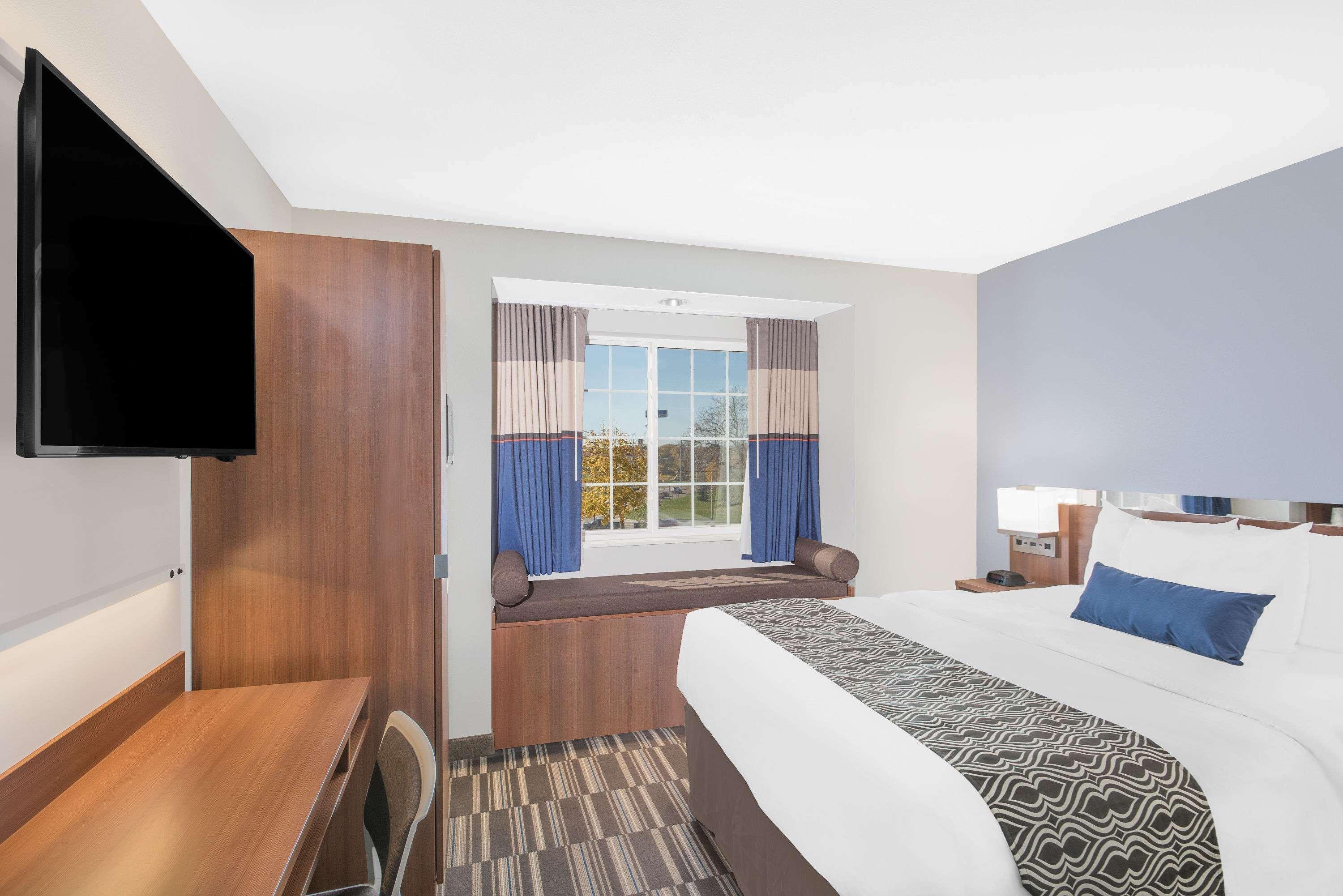Microtel & By Wyndham Hotel 3*